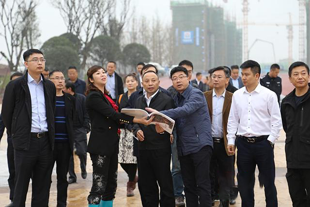 自貢市委副書記、市長何樹平調(diào)研督導(dǎo)彩燈大世界