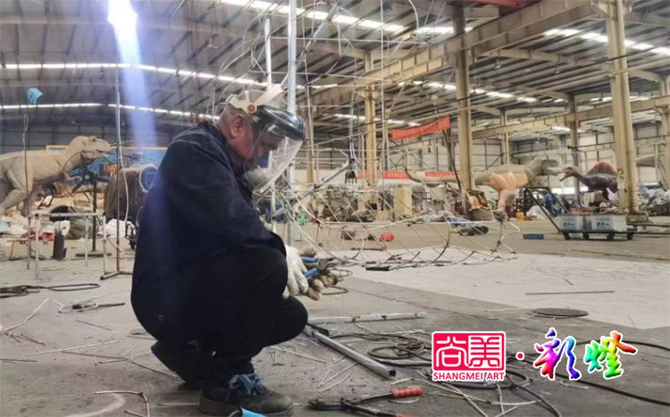 彩燈制作師傅的優(yōu)秀品質(zhì)如何提升？